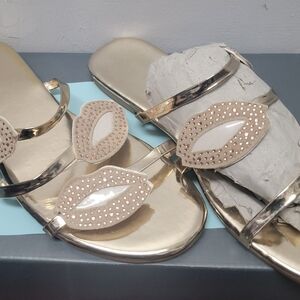 Gold Women's Sandals with Tan/Gold Lip Design Women's Size 9/41